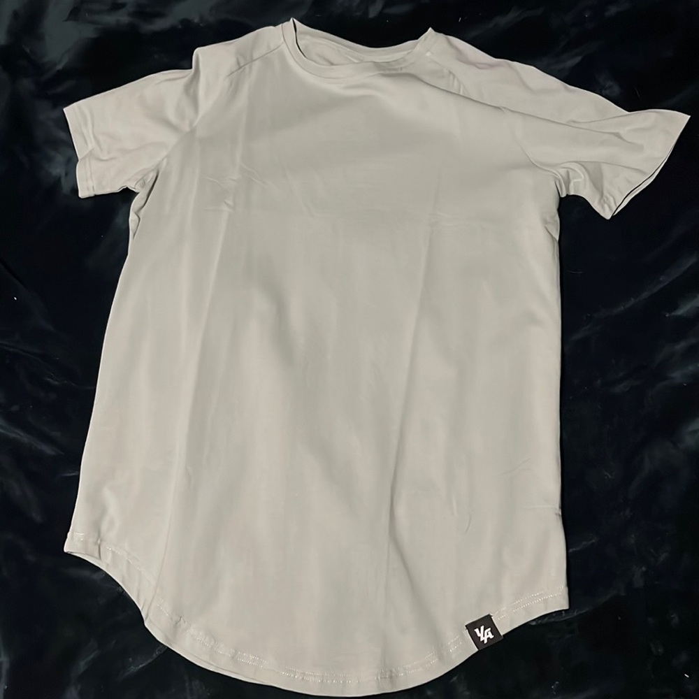 *New without tags* Youngla Raglan Perfect Tee Size Medium